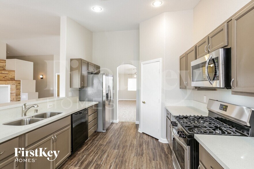 Building Photo - 1066 Oak Shade Ln