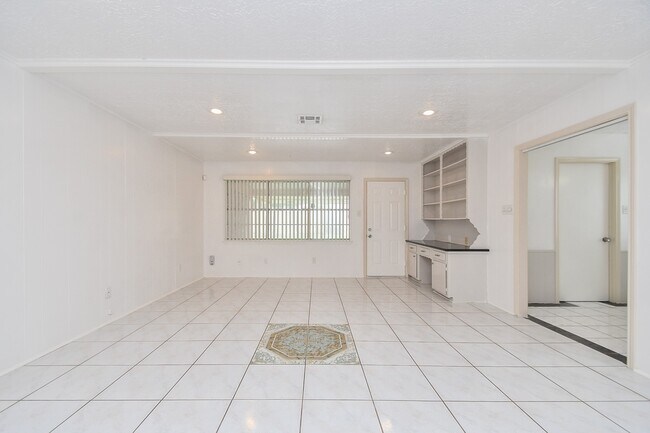 Building Photo - 7714 Eichler Dr