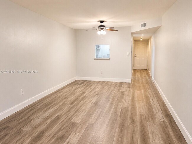 Building Photo - 7960 N Colony Cir