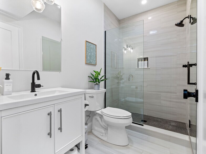 Building Photo - 566 Dorchester Ave