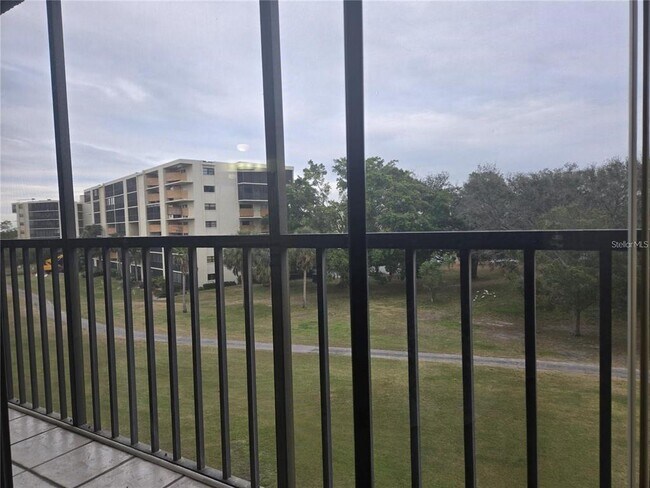 Building Photo - 800 Cove Cay Dr