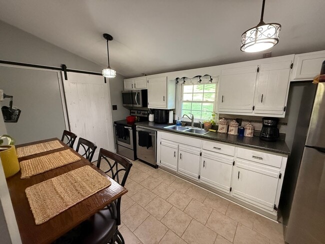 Building Photo - Cute Country Charmer – Bristol, VA  2 Bed ...