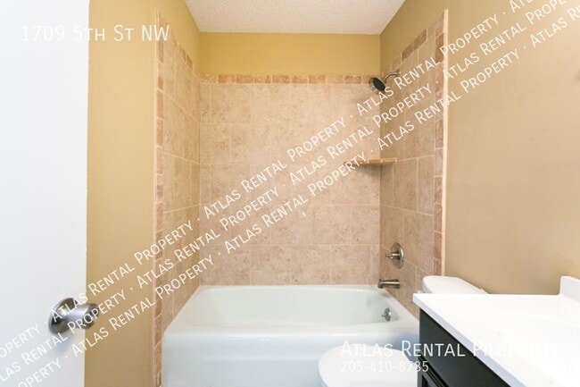 Building Photo - 1709 5th St NW
