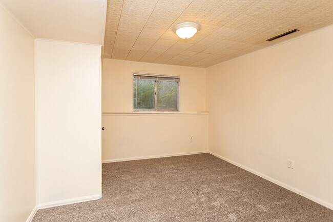 Building Photo - Stunning Ranch Style Home in East Colorado Springs!