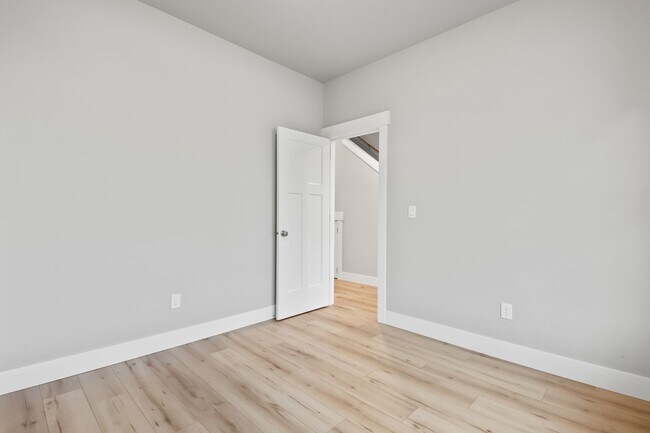 Building Photo - 748 Pinebreak