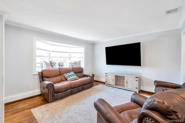 Building Photo - 62 Forest Ave