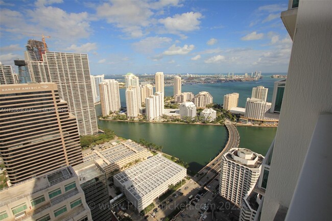 Building Photo - 950 Brickell Bay Dr