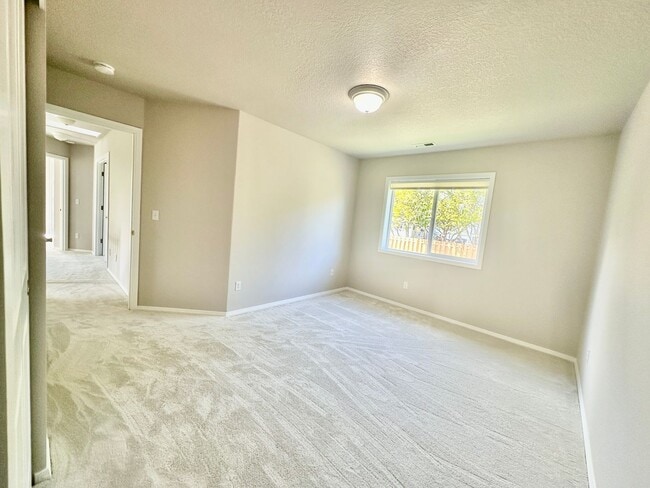 Building Photo - 5 bedroom, swimming pool, Gym, close to OSU