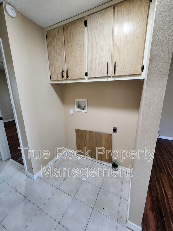 Building Photo - 15402 Co Rd 1501