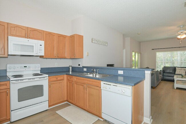 Building Photo - 649 NE Bent Paddle Ln