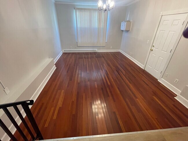 Building Photo - 949 Pleasant Valley Rd