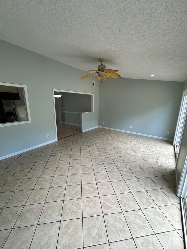 Building Photo - 1001 Windgate Dr