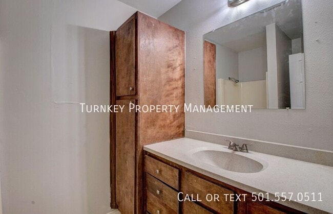 Building Photo - 7 Fairbrook Dr