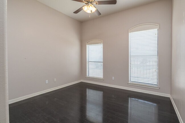 Building Photo - 2705 Mimosa St