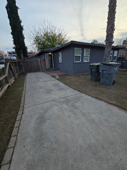 Building Photo - 1610 E Yale Ave