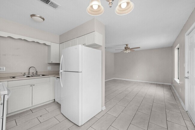 Building Photo - 131 Bayou View Dr