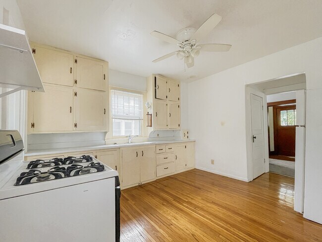 Building Photo - 1255 S 25th St