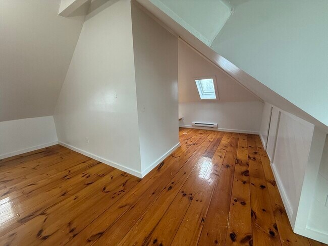 Building Photo - 7 N Green St