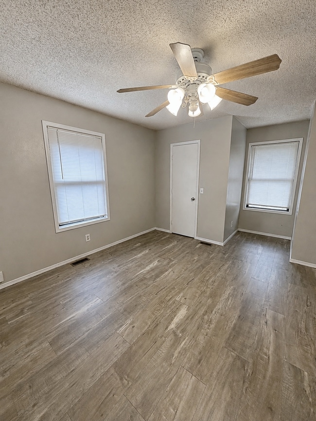 Building Photo - 943 N Homewood Ave