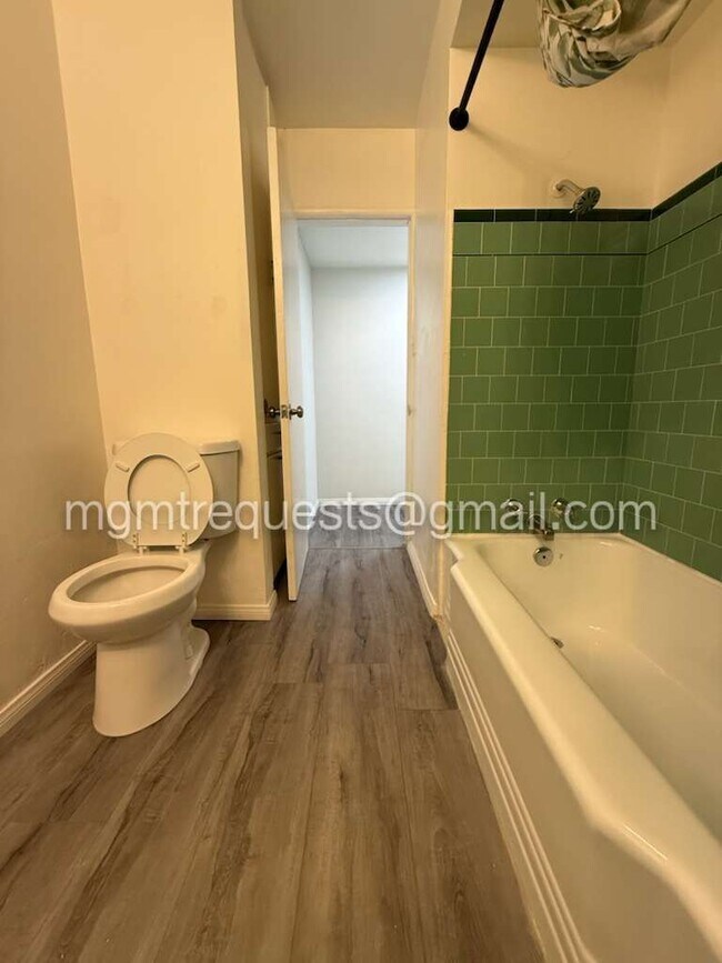 Building Photo - 4228 Tenth St, Unit 4228