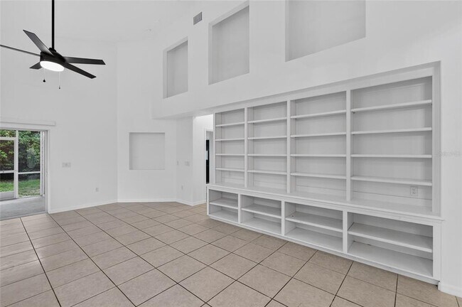 Building Photo - 914 SW 83rd Terrace