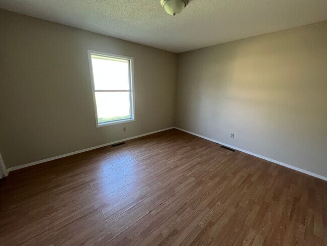 Building Photo - 3 Bed 1 Bath Republic, MO