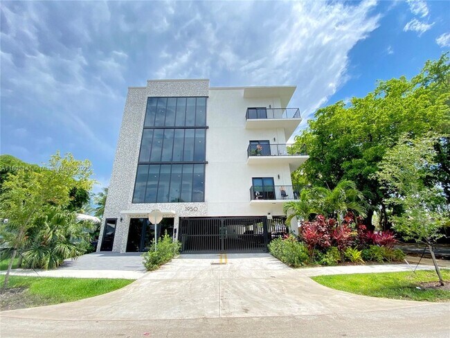 Building Photo - 1950 Fletcher St