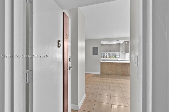 Building Photo - 17021 N Bay Rd