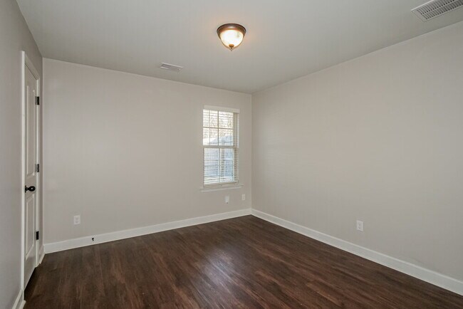 Building Photo - 1415 Chase Cv