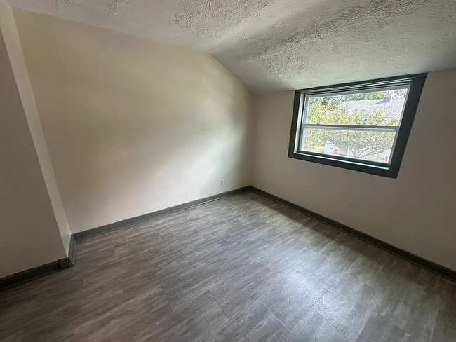 Building Photo - Welcome to Jubilee Estates at 96 Ledgecrest Ave, New Britain, CT.