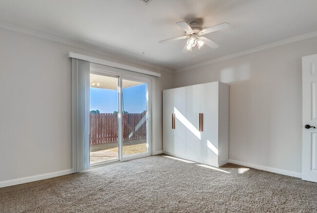 Building Photo - Pristine 4 bedroom, 2 bath, single level h...