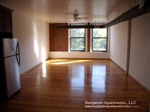 Building Photo - 600 Columbia Rd