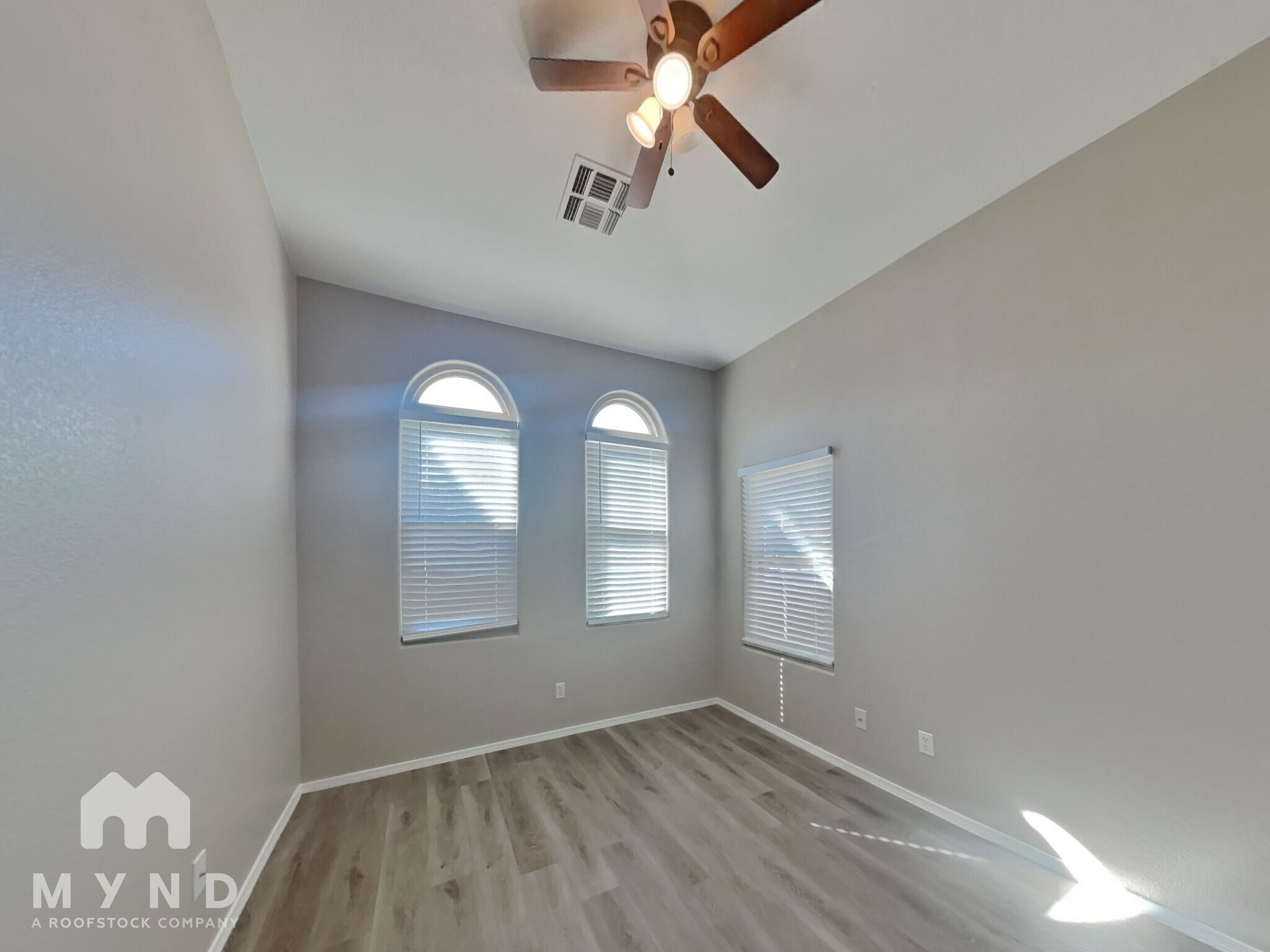 Building Photo - 8956 E Hillview St
