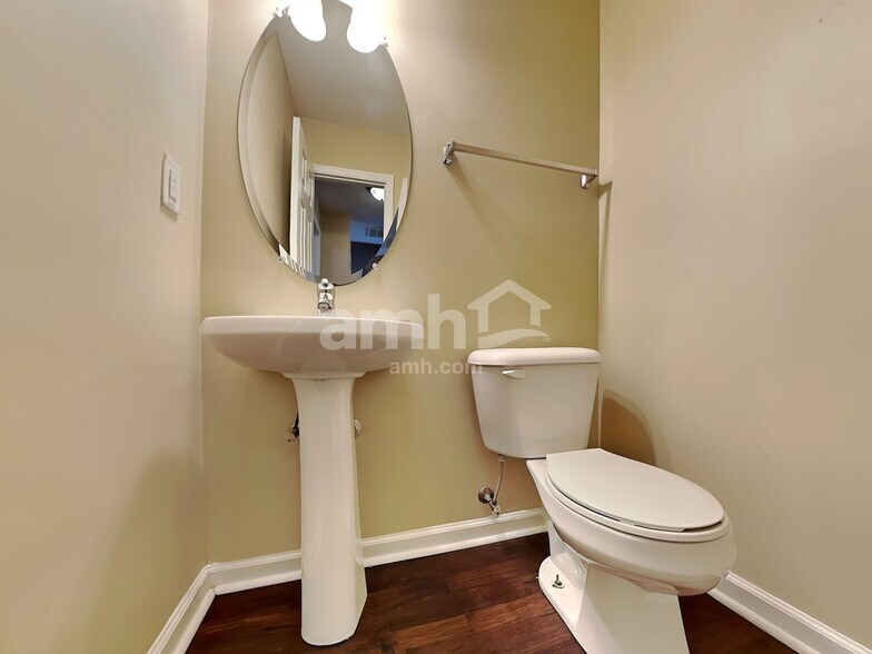 Building Photo - 1528 Pebble Ridge Dr