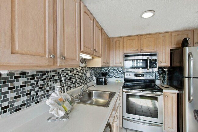 Building Photo - 497 Plantation Rd