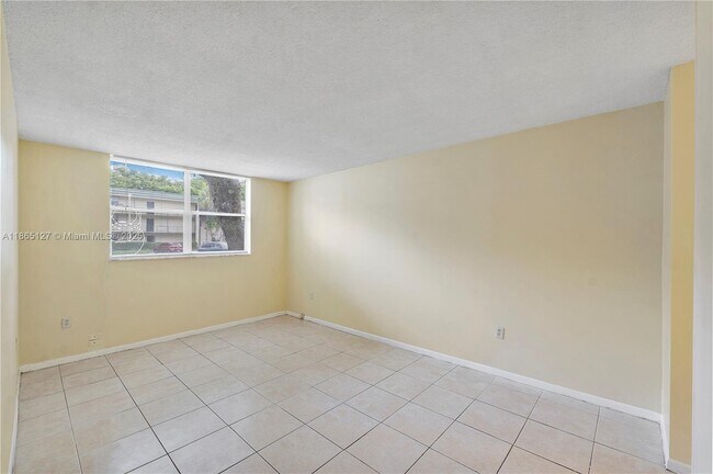 Building Photo - 9091 Lime Bay Blvd