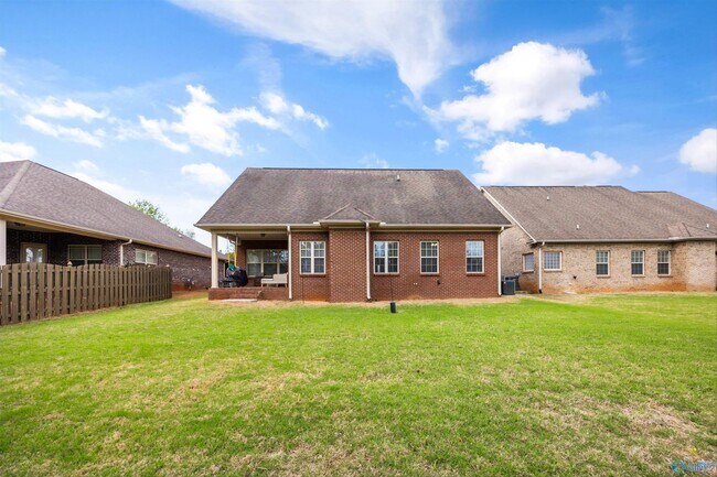 Building Photo - 11 Nandina Ln SW