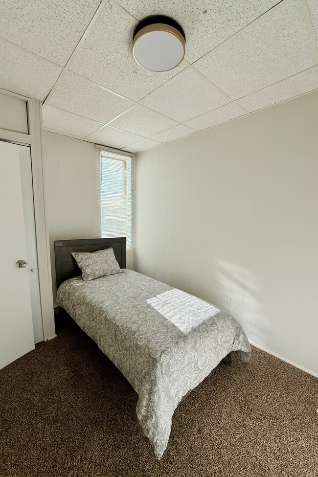 Building Photo - 2084 E Pacific St