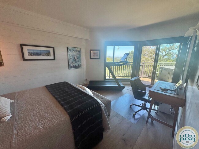 Building Photo - Tranquil & Sun Drenched 3BR|3BR in Heart o...