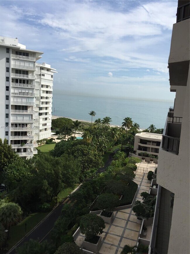 Building Photo - 251 Crandon Blvd