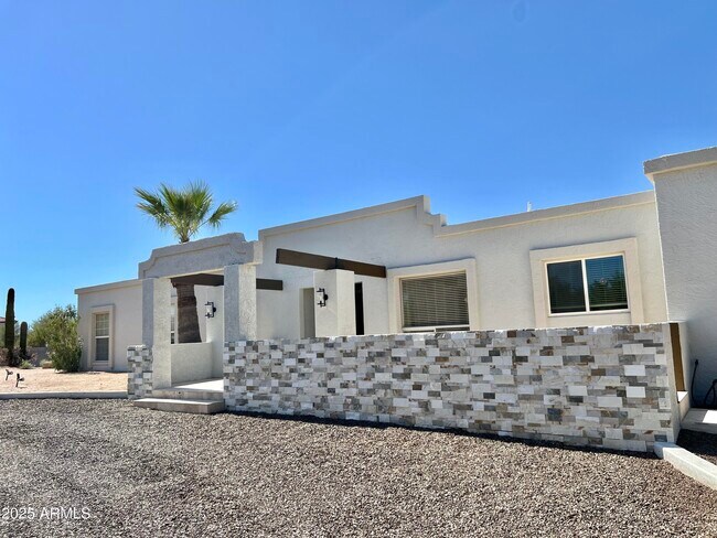 Building Photo - 4847 E Calle de Las Estrellas Rd