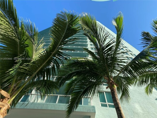 Building Photo - 1900 N Bayshore Dr
