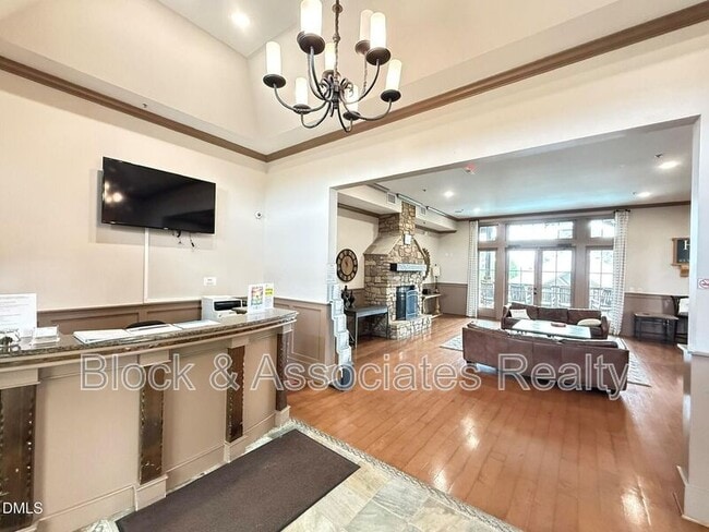 Building Photo - 8527 Quarton Dr