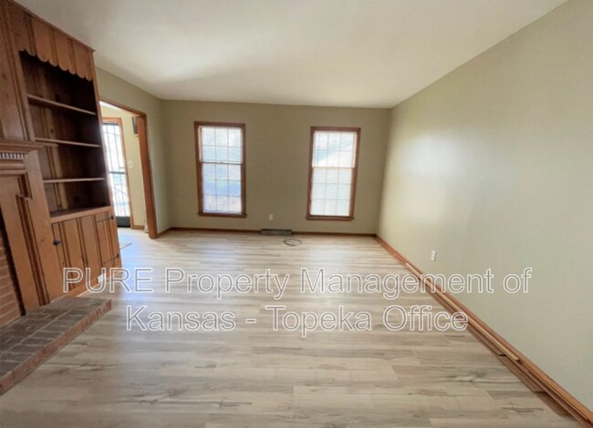 Building Photo - 2215 SE Kentucky Ave