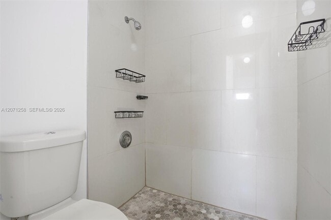 Building Photo - 810 SW 129th Pl