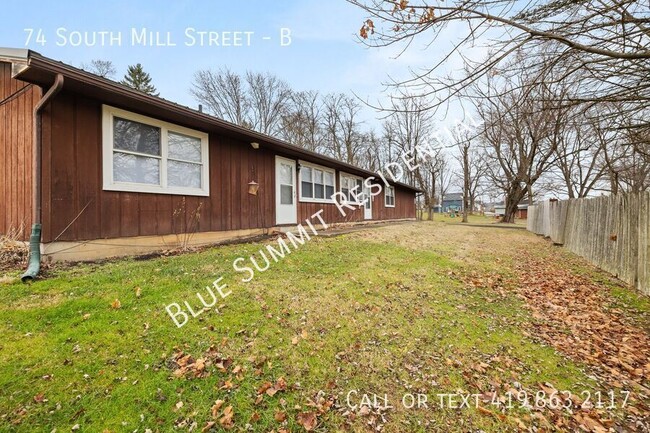 Building Photo - 2 bed, 1 bath, half double, single detache...