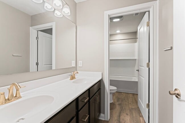 Building Photo - Fenced Yard, Zionsville Schools, Pet Friendly