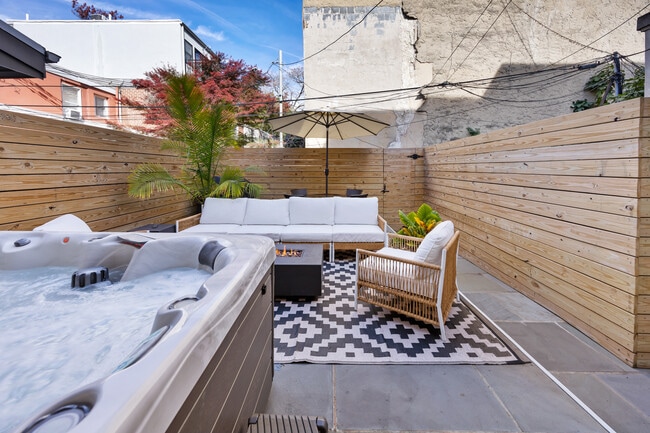 Building Photo - 2207 Lombard St