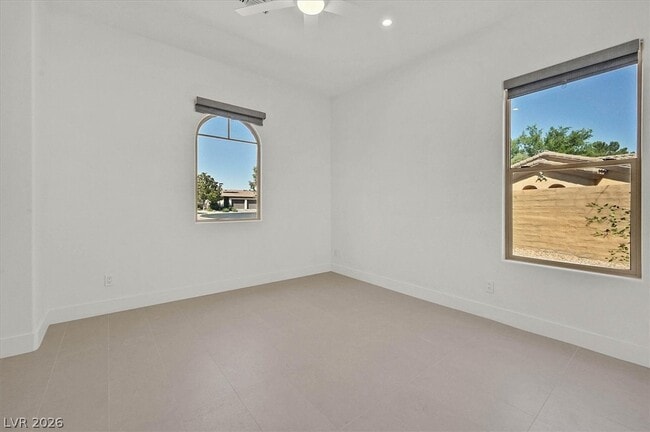 Building Photo - 11 Fountainhead Cir