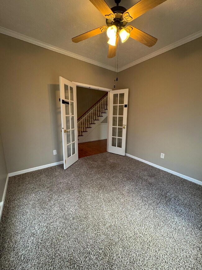 Building Photo - Beautiful executive home, in desirable neighborhood close to schools and Fort Bragg